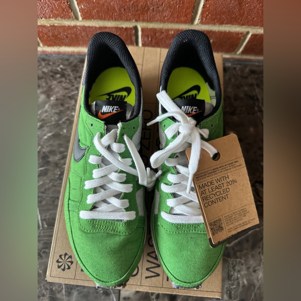 NIKE CHALLENGER OG MEAN GREEN/BLACK-SAIL-WHITE Men’s 6.5 Women’s 8.0